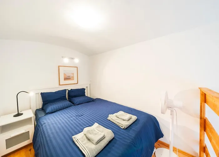 Shining Bright Two Bedroom Apt Next To Andrassy Ave