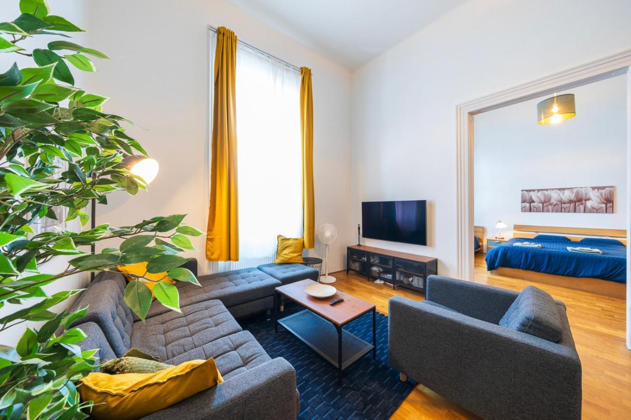 Shining Bright Two Bedroom Next To Andrassy Ave Appartamento