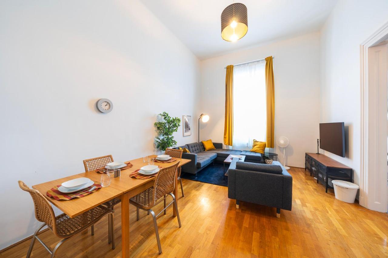 Shining Bright Two Bedroom Next To Andrassy Ave Appartamento