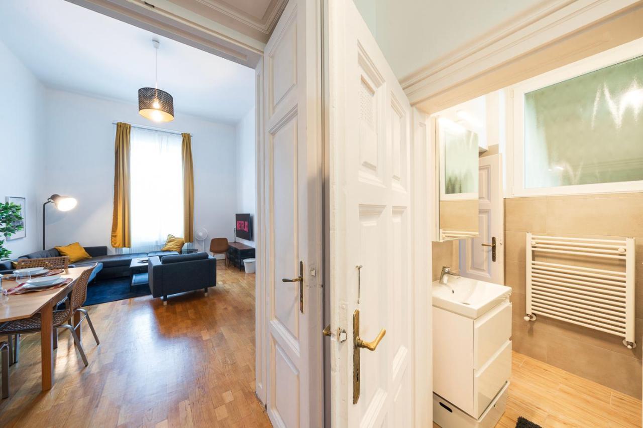 Shining Bright Two Bedroom Next To Andrassy Ave Appartamento