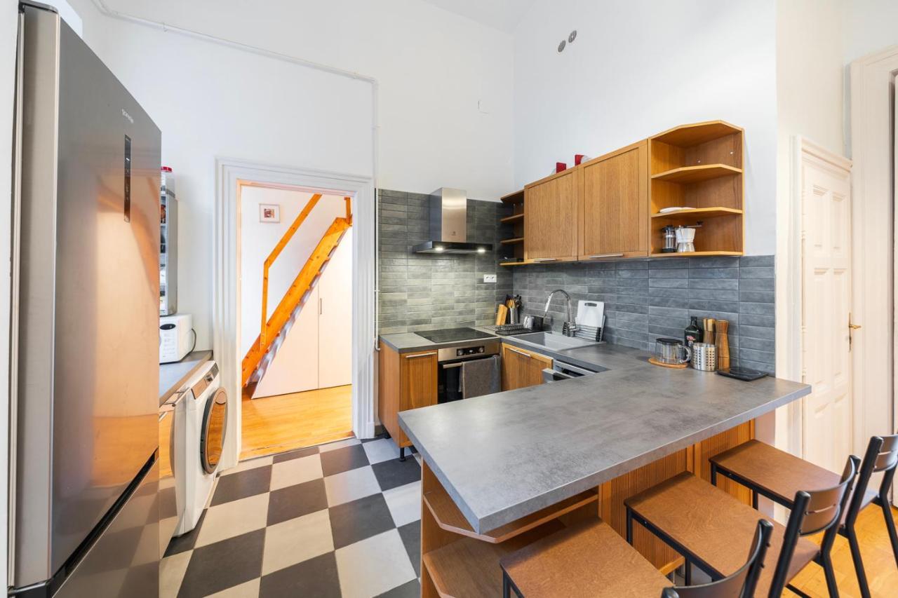 Shining Bright Two Bedroom Next To Andrassy Ave Appartamento